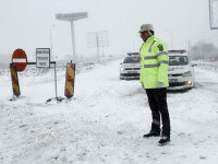Trafic îngreunat din cauza ninsorilor. Care sunt șoselele cu probleme
