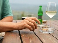 Alcoolul, țigările și carburanții se scumpesc de la 1 ianuarie 2026. Cu cât cresc prețurile