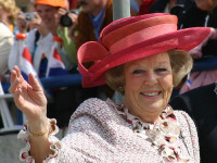Regina Beatrix a Olandei va abdica in aprilie in favoarea fiului cel mare, printul Willem-Alexander