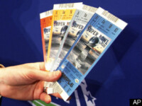 Si-a oferit testiculul stang, la schimb cu bilete pentru SuperBowl!