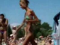 Piele si os. Marimea XXS ii e mare! Intoarce privirile tuturor de pe plaja