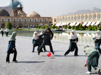 Jucatoare de fotbal, in Iran