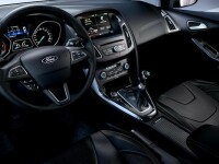 Noul Ford Focus, cu motor produs la Craiova, lansat. Poze oficiale cu berlina si cu break-ul. Primul model in 3 cilindri