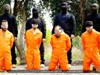 Patru barbati din Irak, executati de teroristi pe motiv ca ar fi fost spioni. Pozele publicate de Statul Islamic sunt socante