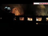 Un incendiu puternic a izbucnit la un depozit de mobila din Brasov. Pompierii au intervenit cu 10 autospeciale
