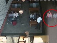 Doi angajati ai aeroportului din Mogadiscio au predat teroristului bomba ascunsa in laptop. Atacatorul a fost singura victima