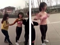 Adolescenta batuta si dezbracata in mijlocul strazii de trei fete. Politia a intervenit dupa ce filmarea s-a viralizat. VIDEO