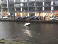 Scene dramatice surprinse in centrul Amsterdamului. Ce s-a intamplat dupa ce o femeie a ajuns cu masina intr-un canal