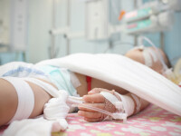 Baietelul adus de la Pitesti are sindromul hemolitic-uremic. Ministrul Sanatatii cere demisia conducerii spitalului din Arges