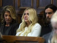 Kesha nu scapa de contractul cu producatorul pe care l-a acuzat de viol. Vedeta a izbucnit in plans cand a aflat decizia