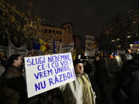 Protest in Piata Universitatii, dupa declaratiile lui Iohannis despre unirea cu R. Moldova. 
