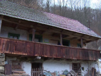 Au salvat o casa traditionala din Apuseni pe care o pun gratuit la dispozitia turistilor. 