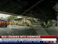 Socul trait de 10 australieni dupa ce autobuzul in care se aflau s-a lovit de un pod. Cum au fost scosi pasagerii