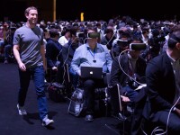 Ce spune imaginea cu Mark Zuckerberg la lansarea Samsung despre viitorul nostru: 