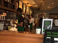 Gestul special pe care angajata unui Starbucks din SUA l-a facut pentru un client surd: 