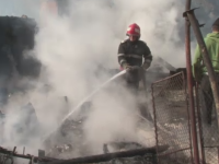 Trei case din Bacau au fost distruse intr-un incendiu. Doi batrani au ars gunoaie in curte si au lasat focul nesupravegheat