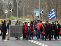 refugiati cu steagul Greciei