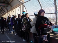 ''Zid uman'' la frontiera Mexic - SUA, in semn de protest fata de politica privind migratia: 