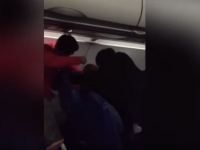 Bătaie într-un avion, după ce un pasager a început să fumeze