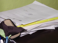 O bibliotecară din Buzău va primi 44 de lei în loc de 445, ca urmare a noii Legi a salarizării