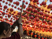 Festivități de anul nou chinezesc. Oamenii au adus un omagiu strămoșilor și zeităților, în temple