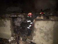 Doi bătrâni au ars de vii, după ce un incendiu puternic le-a mistuit casa