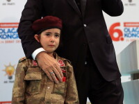 Imagini greu de privit. Promisiunea lui Erdogan pentru o fetiță ”soldat”. VIDEO