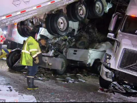 Un camion a izbit violent un autobuz, în Canada. 29 de oameni au ajuns la spital