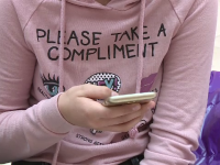 Copiii din România trăiesc tot mai mult pe internet. Câți au primit sau trimis mesaje sexuale