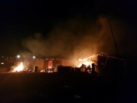 O femeie a făcut infarct și a murit după ce grajdul fiului ei a luat foc