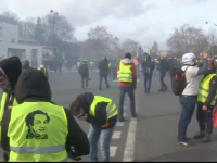 Lupte între poliţie şi Vestele Galbene, în Paris.