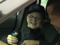 Gestul incredibil făcut de polițiști pentru un băiețel chinuit de o boală rară