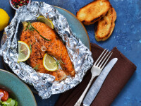 Rețetă delicioasă și simplă. Somon la cuptor, în folie