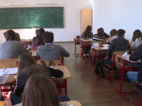 Un elev de la un liceu din Târgovişte, umilit de colegi în clasă. VIDEO