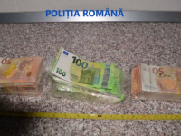 Zeci de mii de euro falși, plasați pe piață de trei indivizi prinși în flagrant la Timișoara