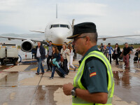 Români blocaţi pe aeroportul din Valencia. MAE: Vor fi aduşi în ţară cu o altă aeronavă