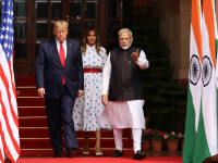 Donald Trump, vizită în India. Măsurile luate de autoritățile indiene: polițiști cu praștii și cartiere sărace ascunse