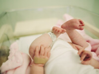O tânără diagnosticată cu Covid-19 din Covasna a născut gemeni. Care este starea lor de sănătate
