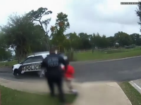 Momentul în care o fetiță de 6 ani este arestată de polițiști, la școală