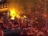 VIDEO. Incendiu violent la o rafinărie din California. Pompierii au avut mari probleme