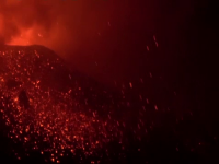 Erupție spectaculoasă a vulcanului Etna, surprinsă pe camerele de supraveghere. VIDEO