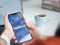 Facebook afişează un mesaj utilizatorilor de iPhone şi iPad prin care le cere acestora să permită colectarea datelor