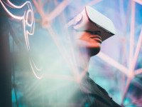 Cască revoluționară de realitate virtuală, produsă de Apple. Cât va costa când va ajunge pe piață