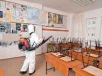 Zi de curăţenie generală în şcolile care de luni vor primi elevi în clase. Lipsa de spațiu, o mare problemă