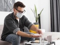 (P) Ce garanții trebuie să ofere clienților un producător de dezinfectanți?