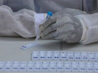 Sute de craioveni merg zilnic să se testeze gratuit la Spitalul Județean. Testele PCR, cumpărate cu bani europeni