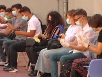 Obligativitatea purtării măștii ar putea să fie eliminată de la orele de sport. Ce spun specialiştii