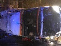 O ambulanţă care transporta o pacientă cu COVID s-a răsturnat în Vrancea. Femeia a murit