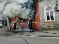Un bărbat din Ploiești și-a dat foc la casă de supărare că l-a părăsit soția