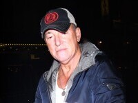 Bruce Springsteen, amendat cu 500 de dolari pentru că a băut alcool pe plajă